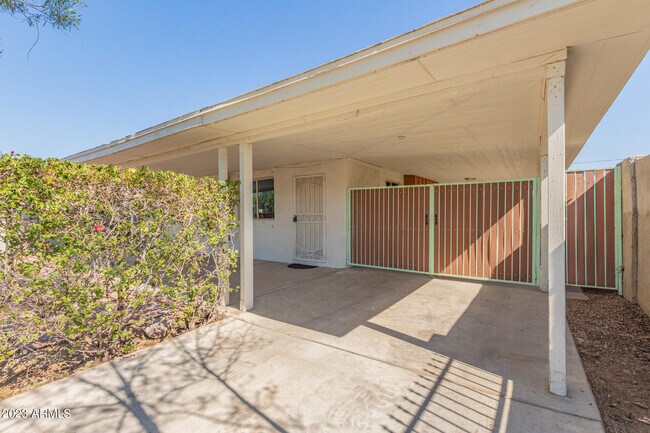 1429 S 10th Ave Phoenix, AZ 85007 photo 4