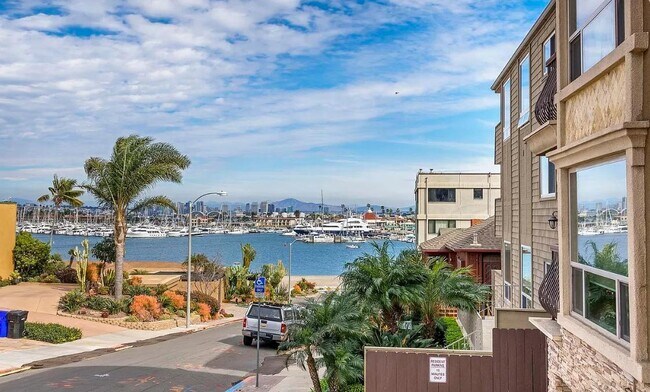 2955 McCall St San Diego, CA 92106