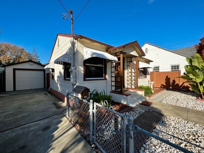 487 Seymour St Napa, CA 94559 photo 4