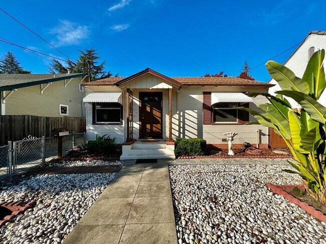 487 Seymour St Napa, CA 94559 photo 2