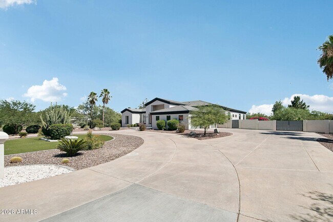 8645 E Wood Dr Scottsdale, AZ 85260 photo 4