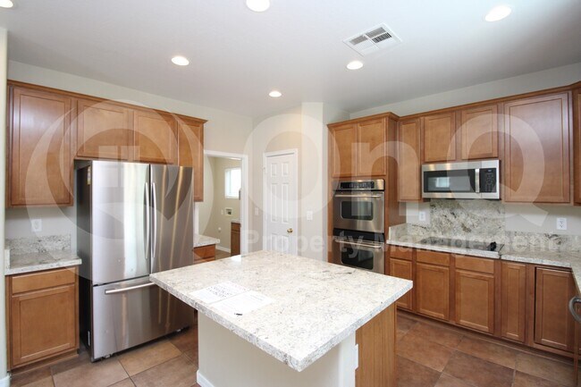 17331 W Saguaro Ln Surprise, AZ 85388 photo 3
