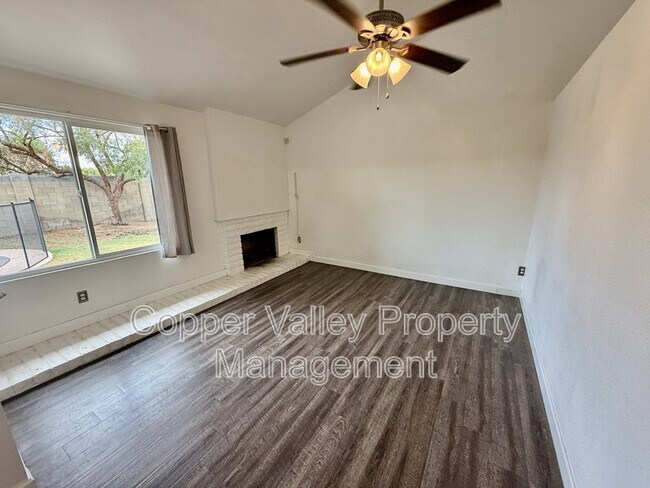 4415 W Gelding Dr Glendale, AZ 85306 photo 4