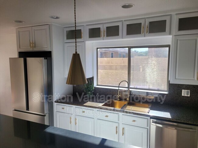 15095 W Windrose Dr Surprise, AZ 85379 photo 3
