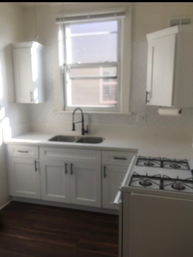2253 Curlew St San Diego, CA 92101 photo 4