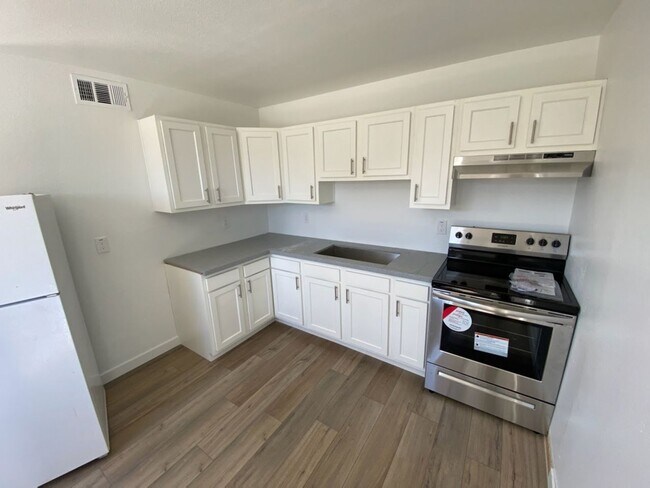 463 E 8th Ave Mesa, AZ 85204 photo 4