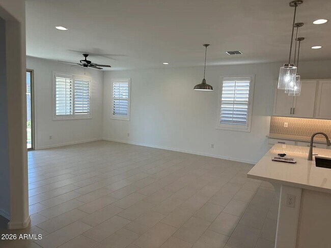 10278 W Amelia Ave photo 4