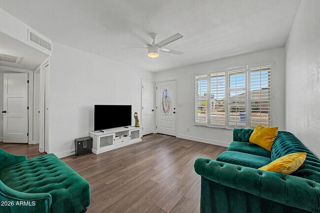 3524 E Angela Dr Phoenix, AZ 85032 photo 5