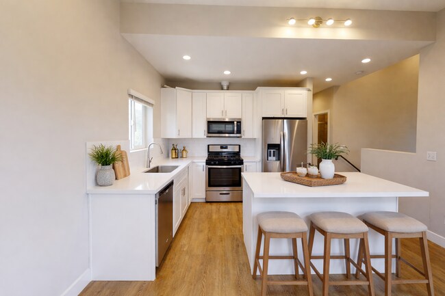 6154 Dorothy Dr San Diego, CA 92115 photo 2