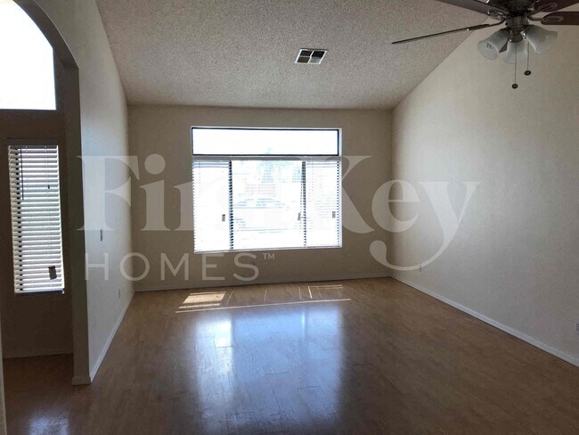 4110 W Questa Dr Glendale, AZ 85310 photo 3