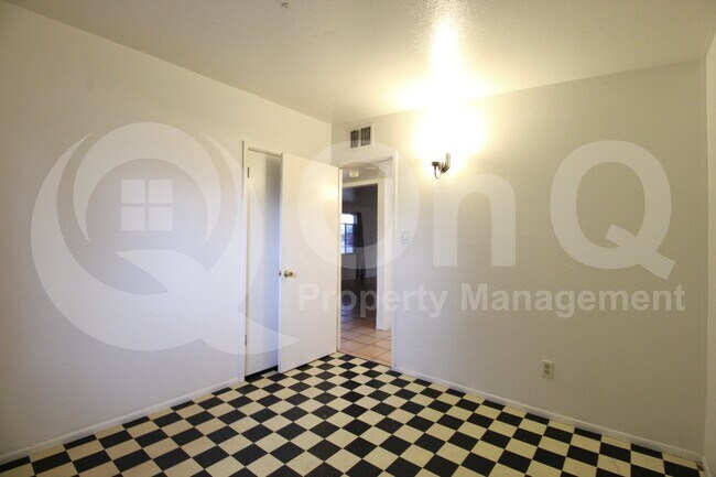 2646 E 1st St Mesa, AZ 85213 photo 5