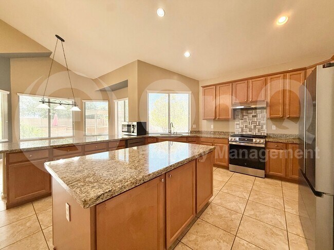 7310 S 26th Ln Phoenix, AZ 85041 photo 5