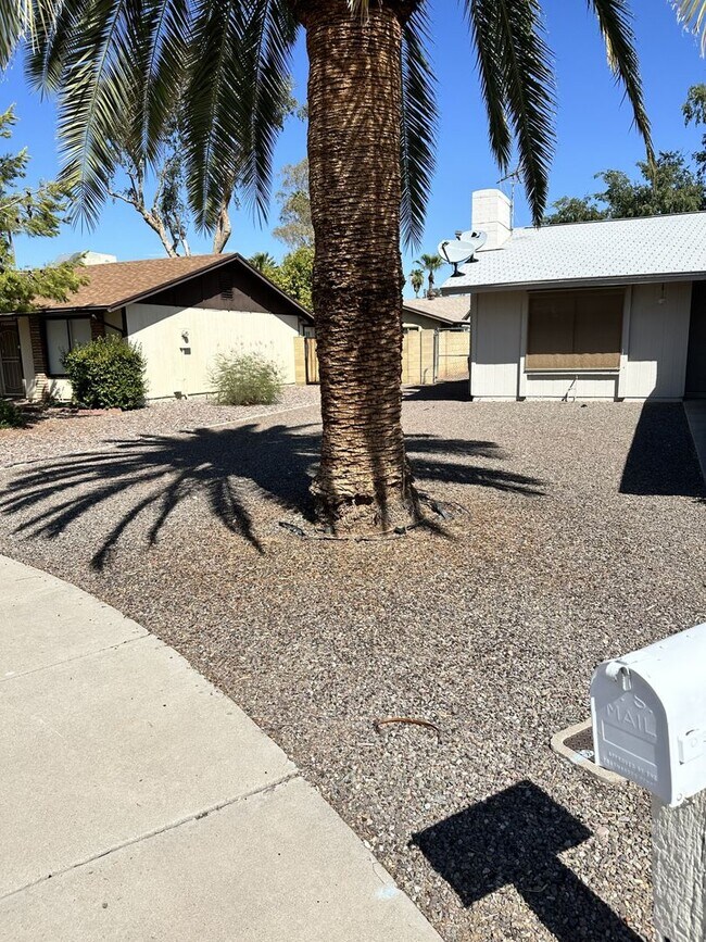 4920 W Golden Ln Glendale, AZ 85302 photo 2