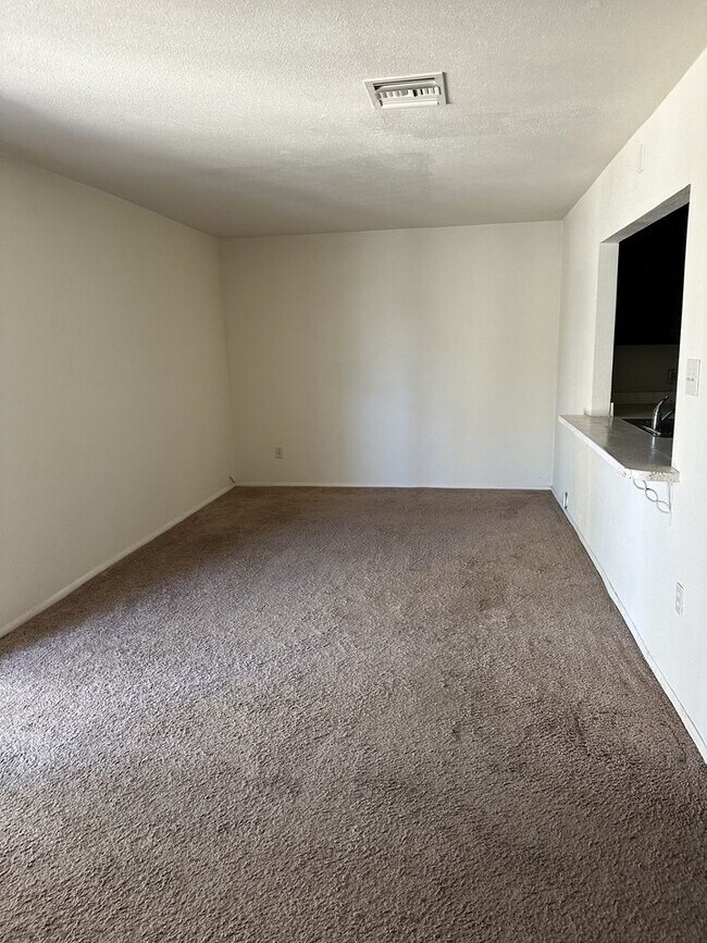 4920 W Golden Ln Glendale, AZ 85302 photo 4