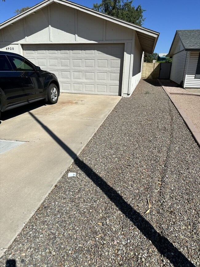 4920 W Golden Ln Glendale, AZ 85302 photo 3