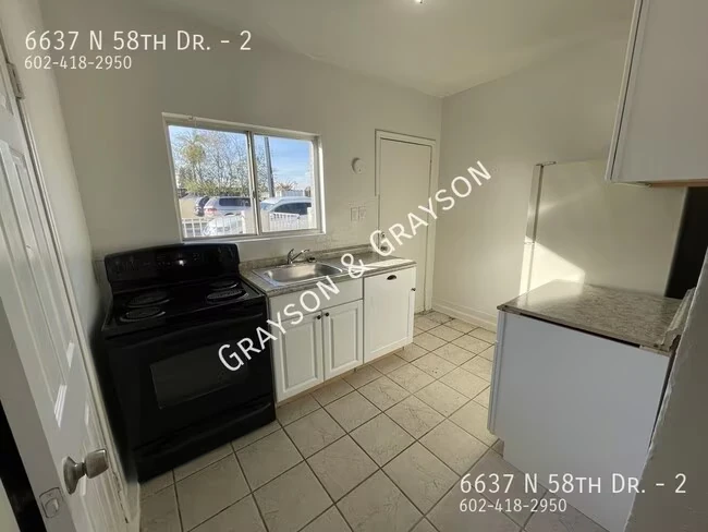6637 N 58th Dr Glendale, AZ 85301 photo 4