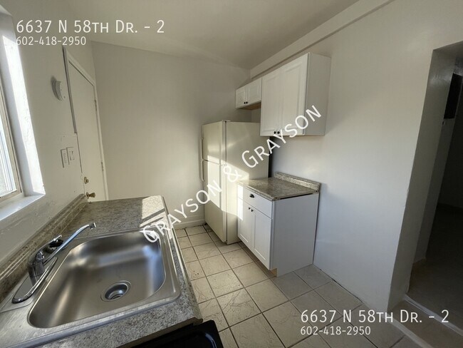 6637 N 58th Dr Glendale, AZ 85301 photo 2
