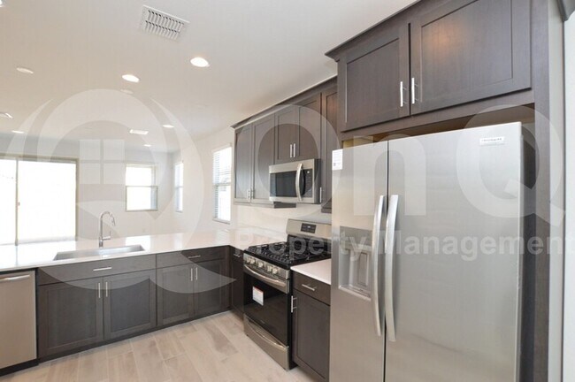 2548 W Hidalgo Ave Phoenix, AZ 85041 photo 3