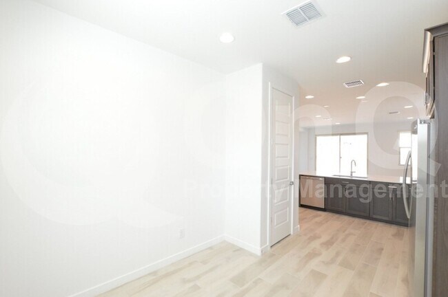 2548 W Hidalgo Ave Phoenix, AZ 85041 photo 5