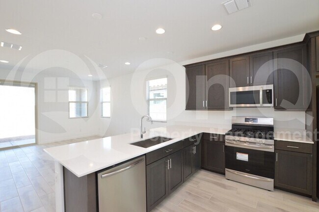 2548 W Hidalgo Ave Phoenix, AZ 85041 photo 2
