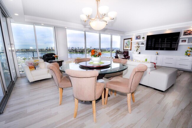 1820 Avenida Del Mundo Coronado, CA 92118 photo 5