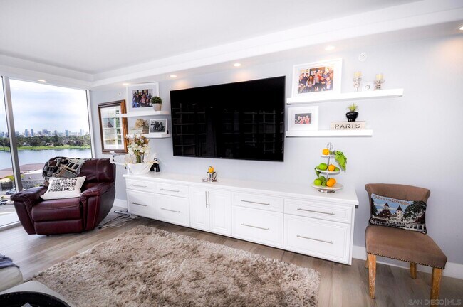 1820 Avenida Del Mundo Coronado, CA 92118 photo 2