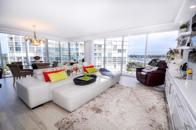 1820 Avenida Del Mundo Coronado, CA 92118