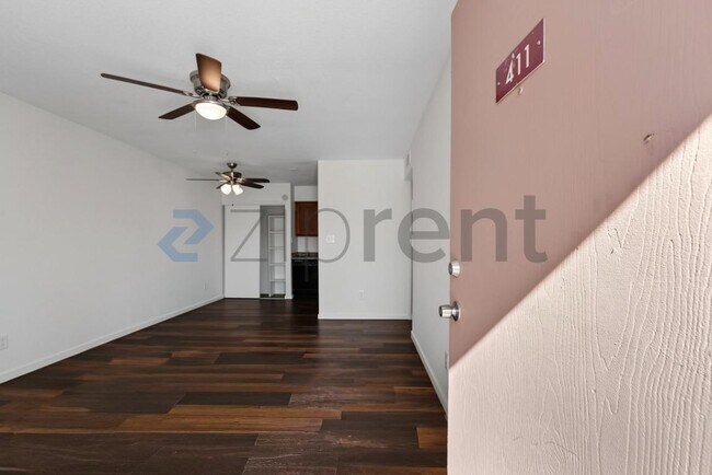Unit 411 photo 3