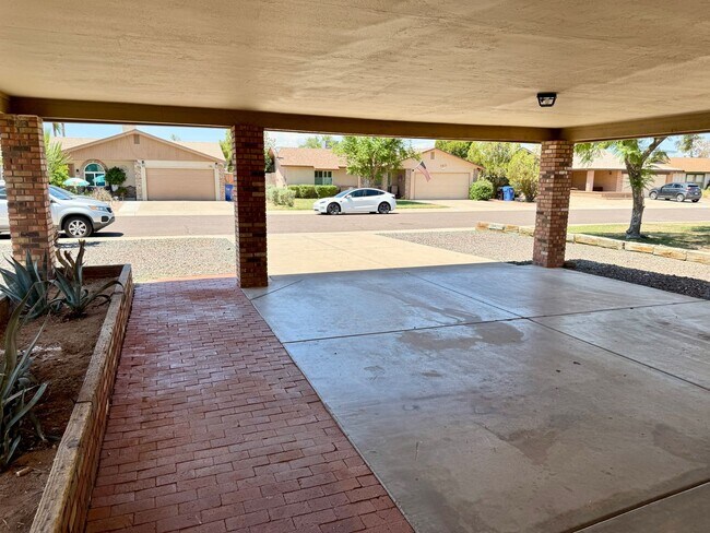 143 W Bluefield Ave Phoenix, AZ 85023 photo 4