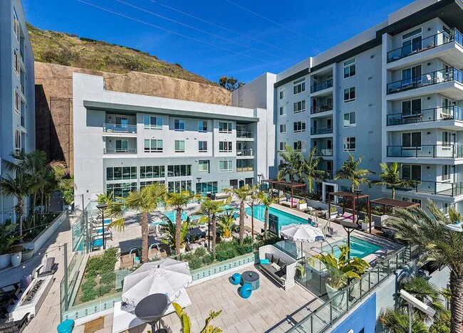 Rivair Apartment Homes photo 2