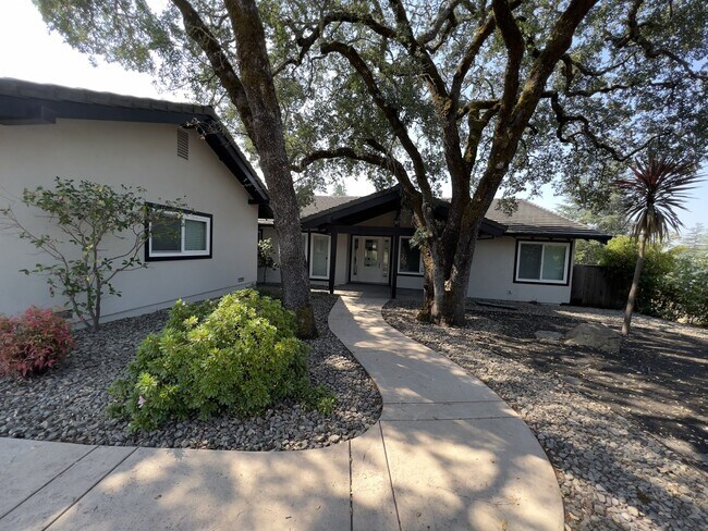19 Inverness Dr Napa, CA 94558 photo 2
