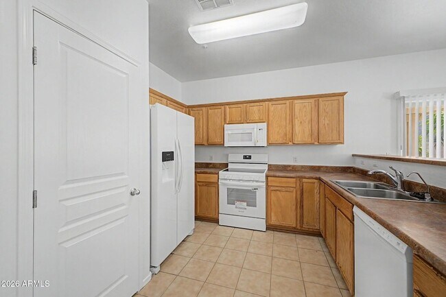 8777 W Dahlia Dr Peoria, AZ 85381 photo 5