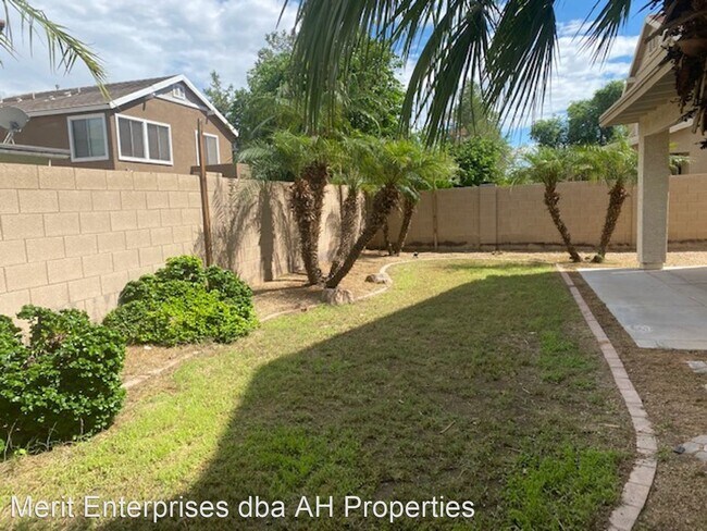 1577 S Hawk Ct Gilbert, AZ 85296 photo 3