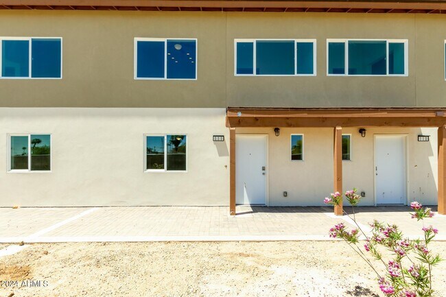 4911 West Myrtle Ave Glendale, AZ 85301 photo 2
