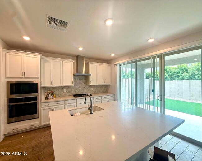 5731 S Labelle Mesa, AZ 85212 photo 2