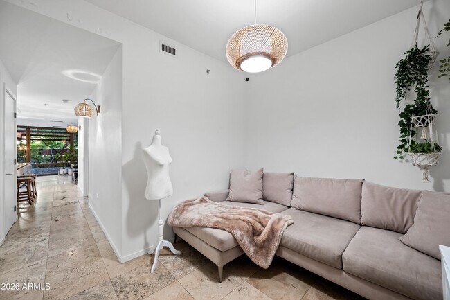7151 E Rancho Vista Dr Scottsdale, AZ 85251 photo 2