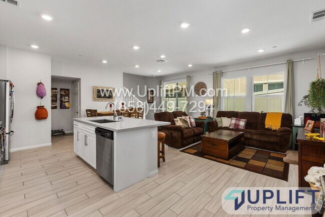 1362 Palo Verde Way Vista, CA 92083 photo 3