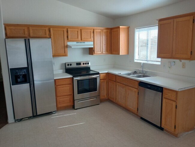 12337 W Lobo Dr Arizona City, AZ 85123 photo 2