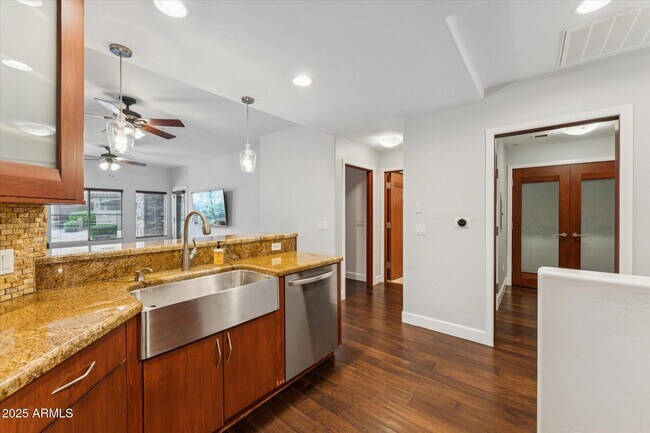 5350 E Deer Valley Dr Phoenix, AZ 85054 photo 4