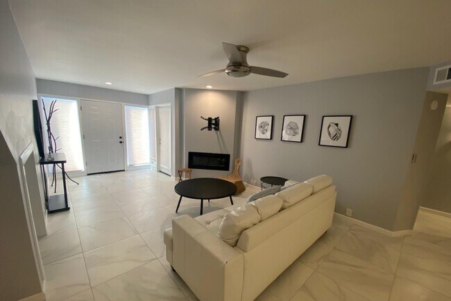 1820 E Morten Ave Unit 222 photo 2