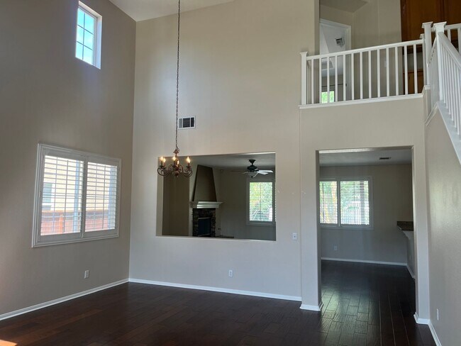 32855 Abana Ct Temecula, CA 92592 photo 2
