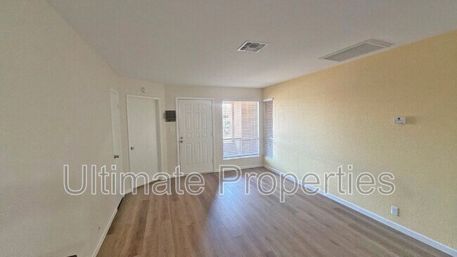 409 W Pontiac Dr Phoenix, AZ 85027 photo 4