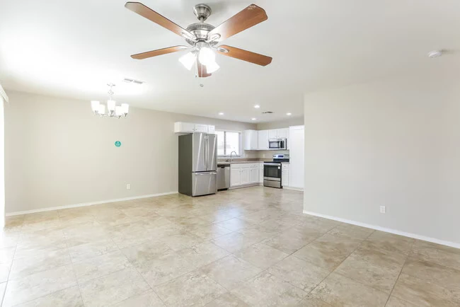 3702 S 62nd Ave Phoenix, AZ 85043 photo 5