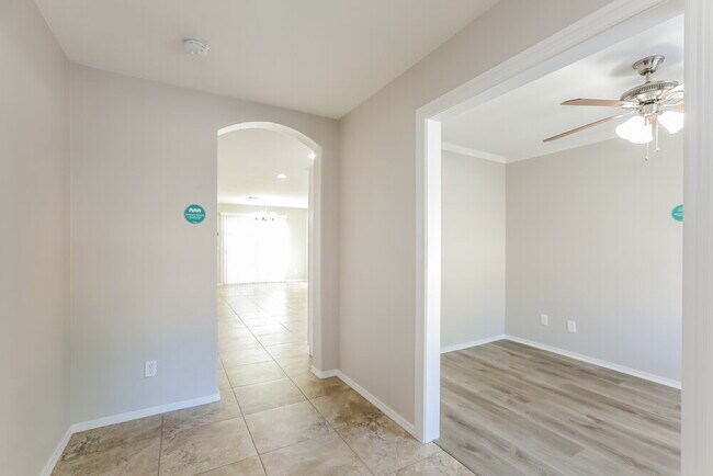 3702 S 62nd Ave Phoenix, AZ 85043 photo 3