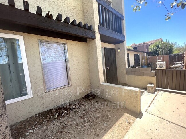 2425 E Waltann Ln Phoenix, AZ 85032 photo 2