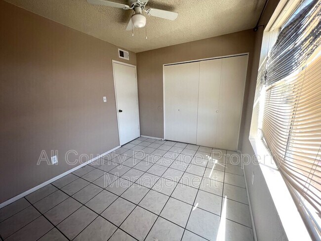 2425 E Waltann Ln Phoenix, AZ 85032 photo 5