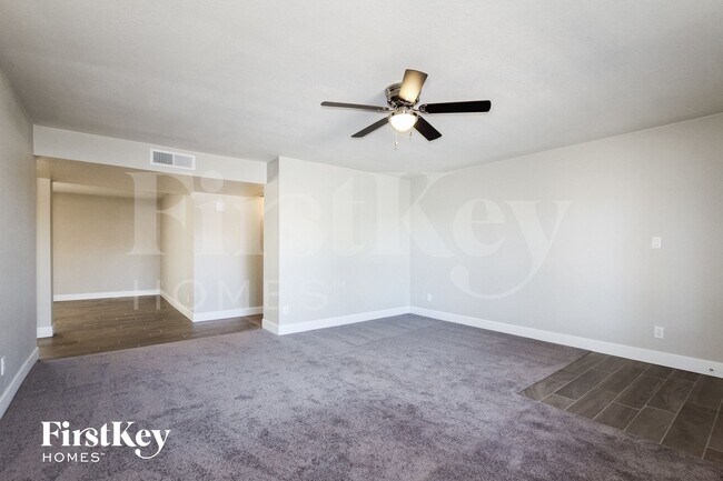19217 N 15th Ave Phoenix, AZ 85027 photo 2