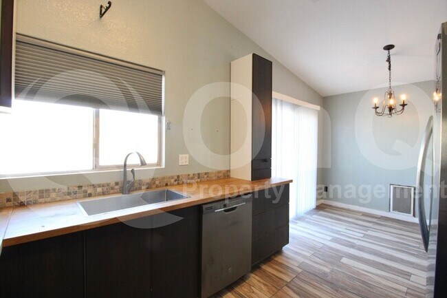 726 W Bowker St Phoenix, AZ 85041 photo 5