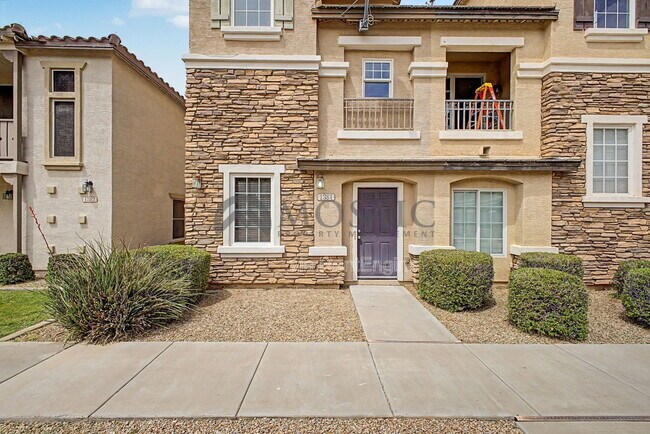 1384 S Sabino Dr Gilbert, AZ 85296 photo 2