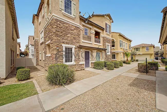 1384 S Sabino Dr Gilbert, AZ 85296 photo 3
